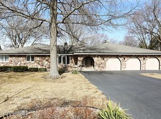 620 68th St, Willowbrook, IL 60527