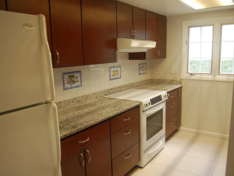 1920 Woodcrest Dr #13 — Photo 13