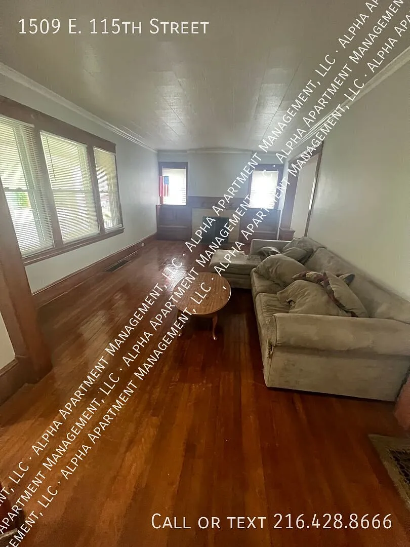 5 bed / 1.5 bath Duplex Just minutes away from University Circle, University Hospital, Case Weste... — Photo 3