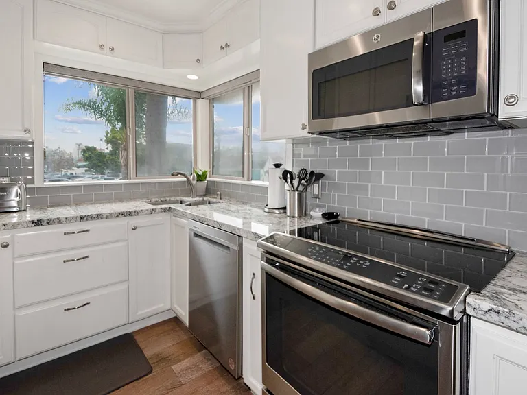 1052 Isabella Avenue Unit #E — Photo 8