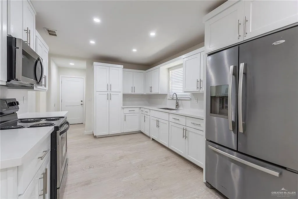 4 bed, 3.0 bath, 2296 sqft, $2,650 — Photo 4