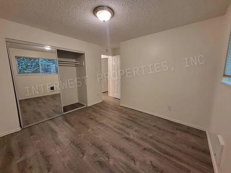 4700 Falls View Ave #4 — Photo 8