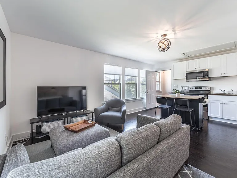 2404 Double Oaks Rd — Photo 10