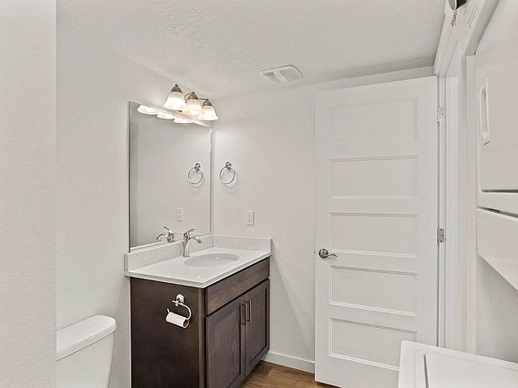 5th image of 306 S Clinton Rd #2