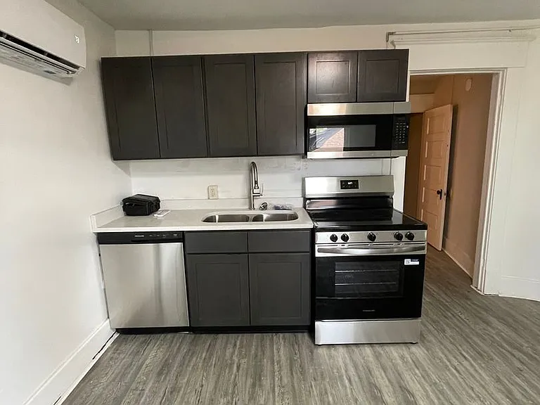 910 N 9th — Photo 10