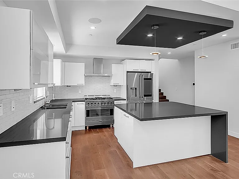 2119 Grant Ave #B — Photo 4