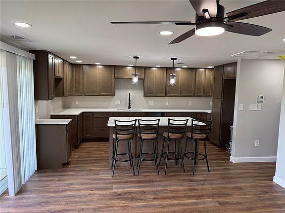 4th image of 1111 Arrowhead Xing APT A