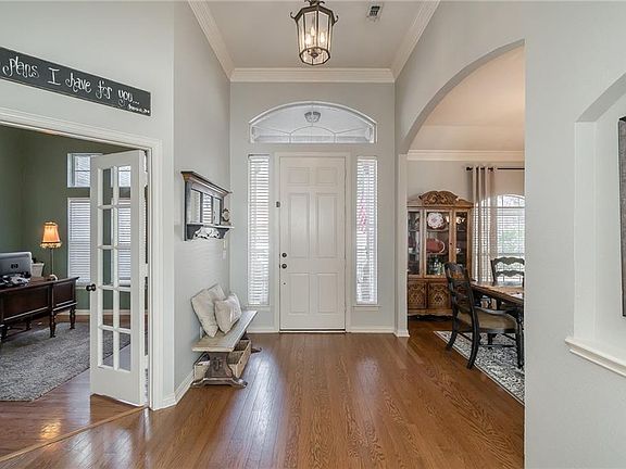4th image of 307 Scarlet Dr