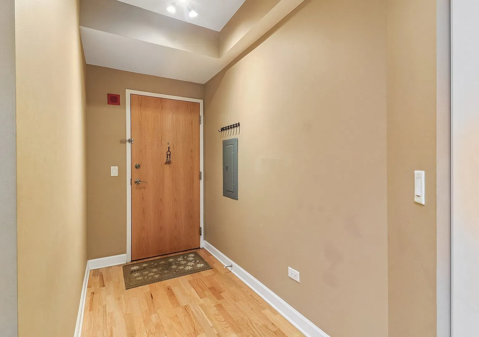 2 bed, 2.0 bath, 1100 sqft, $3,950 — Photo 2