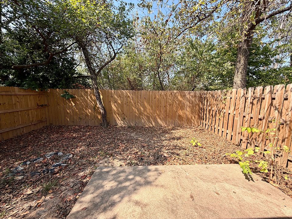 1st image of 297 Graystone Cir