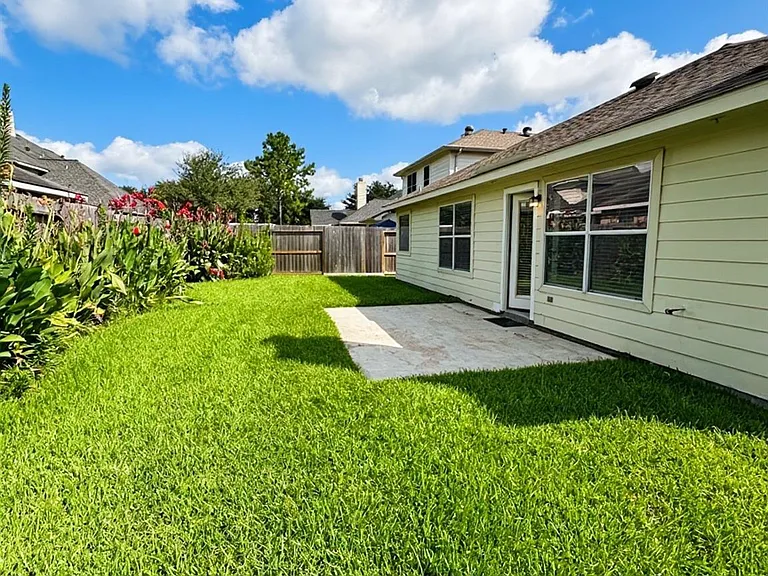 19523 Country Mountain Ct — Photo 24