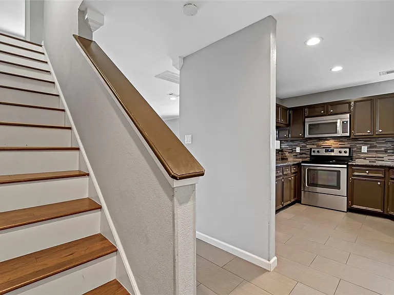 542 Birdsong Dr — Photo 10
