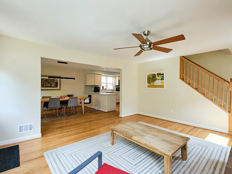 1318 Perry St NE — Photo 4