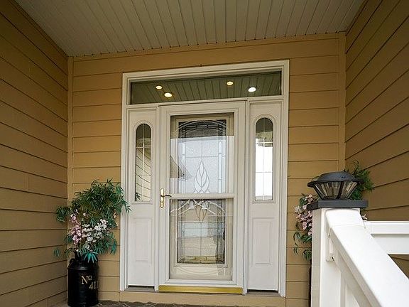 3rd image of 411 Rosewood Cir