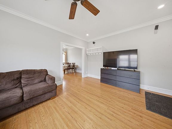 4th image of 1059 Larkin Ave