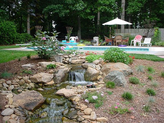 4th image of 2400 Woodleigh Dr