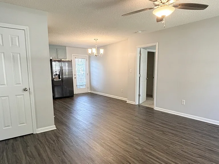 433 Kellywood Ct — Photo 4