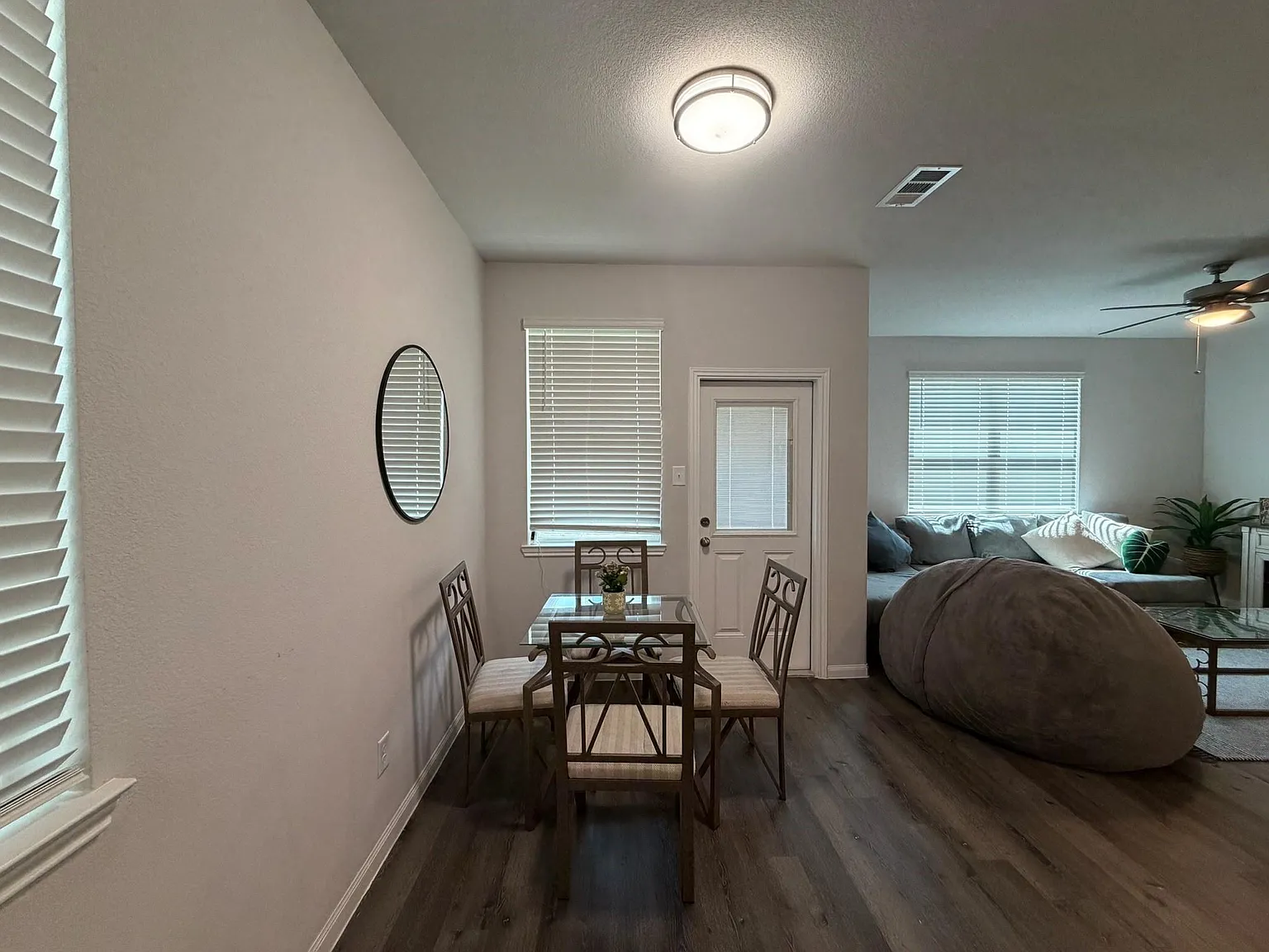 3 bed, 2.5 bath, 1660 sqft, $2,075 — Photo 4