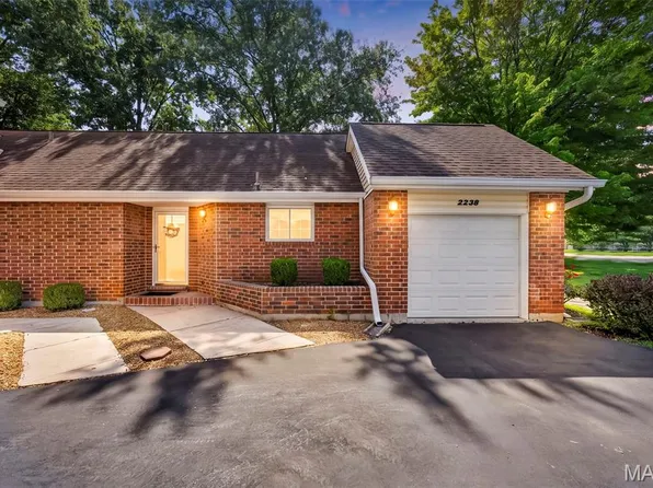 2238 Riverwood Trails Dr, Florissant, MO 63031