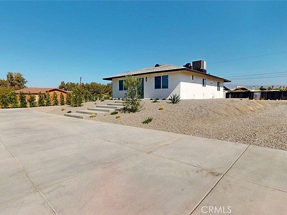 3rd image of 67780 Club House Dr