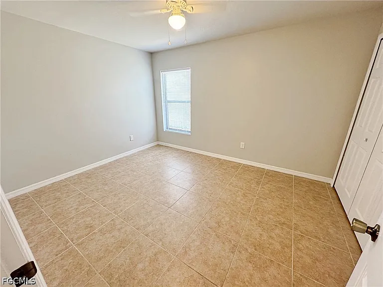 1022 NE 8th Pl — Photo 9