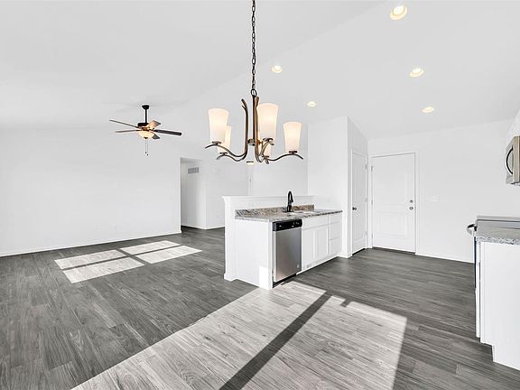 4th image of 52 Brussels Valley Dr