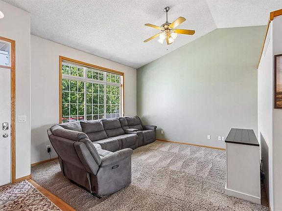 4th image of 950 Augusta Cir