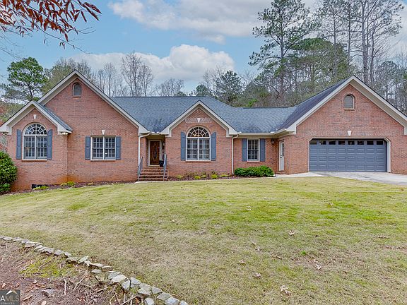 2nd image of 61 Hunters Way