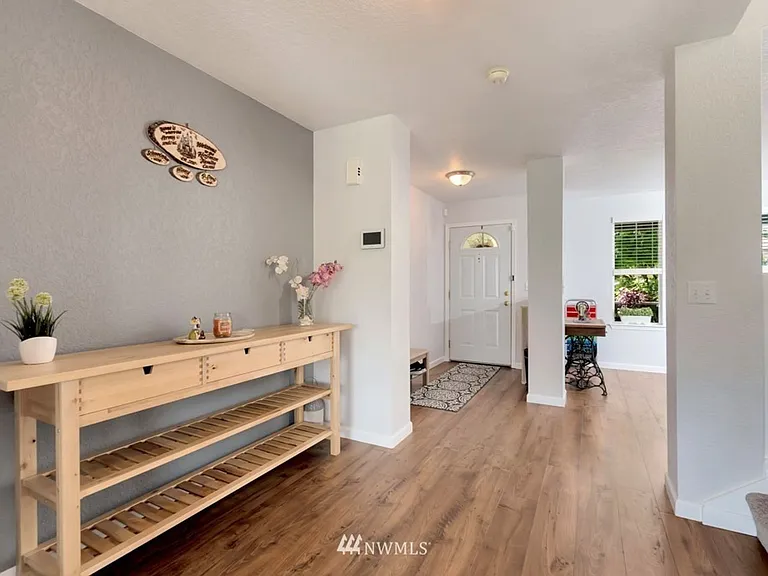1106 Villanova St NE — Photo 5