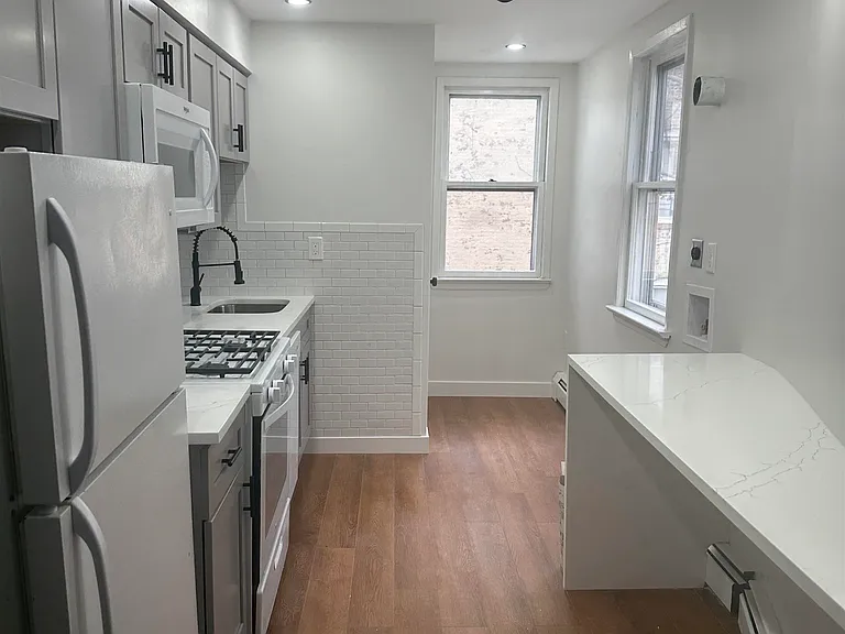 107 Magnolia Ave #2R — Photo 5