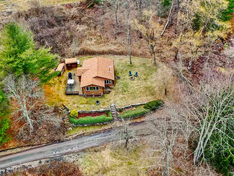 Drone view of Grandview Cabin in a clearing.