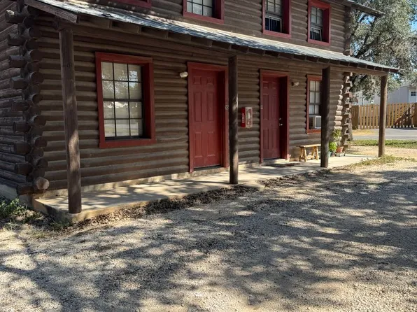 Bandera Log Cabin Apartments