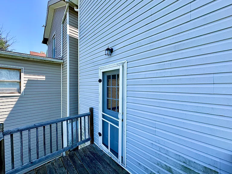 831 Morton St — Photo 13