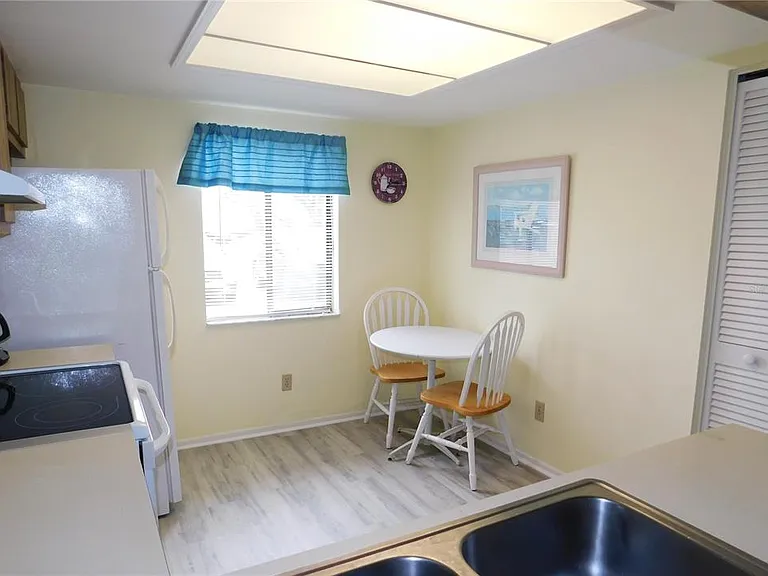 111 E Cypress Ct #111 — Photo 9