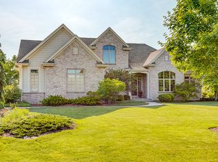 W217N5445 Taylors Woods Dr, Menomonee Falls, WI 53051