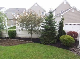 33 Union St, Robbinsville, NJ 08691