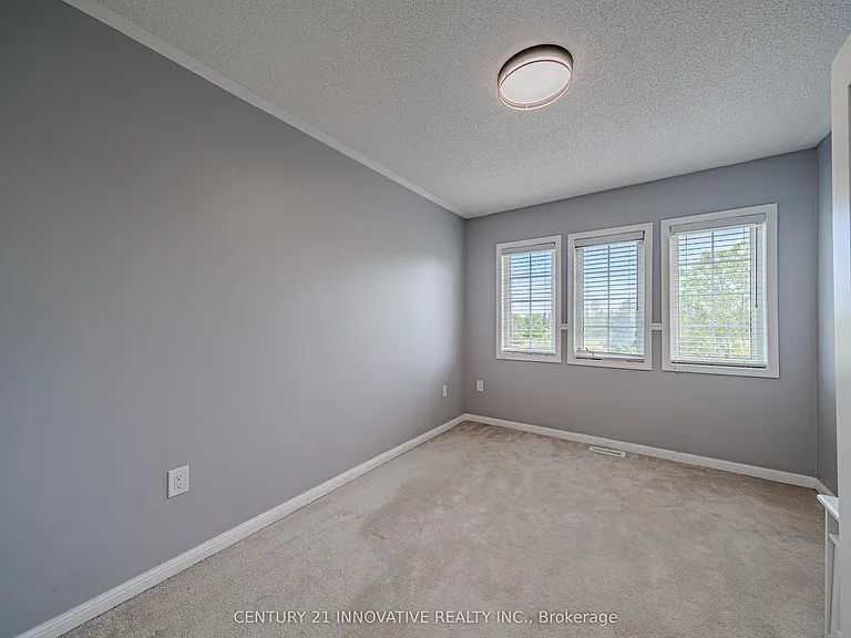 28 Samandria Ave #UPPER — Photo 36