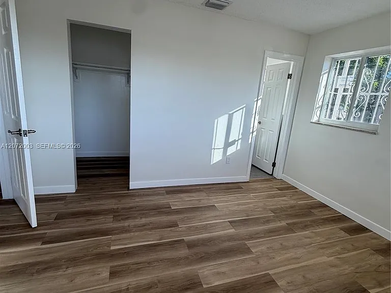 5450 NW 177th Ter — Photo 7