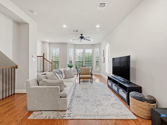 5th image of 2110 Shearn St #16