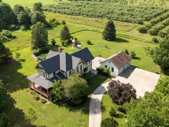 42304 W Red Arrow Hwy, Paw Paw, MI 49079