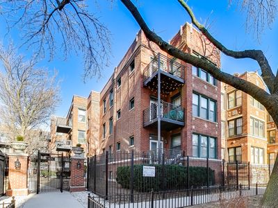 1136 W Pratt Blvd APT 1N, Chicago, IL, 60626