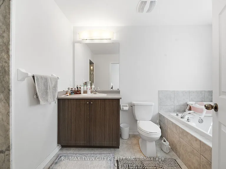32 Cole Cres — Photo 17