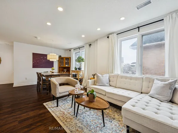 75 Weldrick Rd E #906, Richmond Hill, ON L4C 0H9