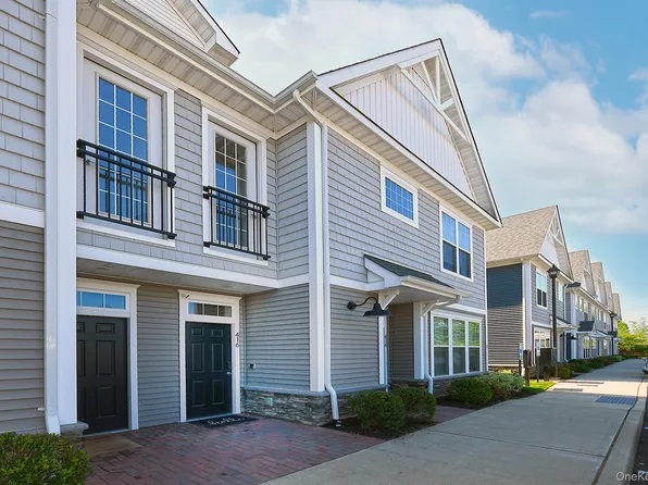 416 White Rose Lane, East Meadow, NY 11554