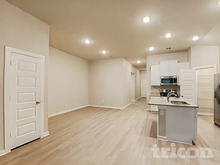 7649 Toledo Bnd — Photo 3