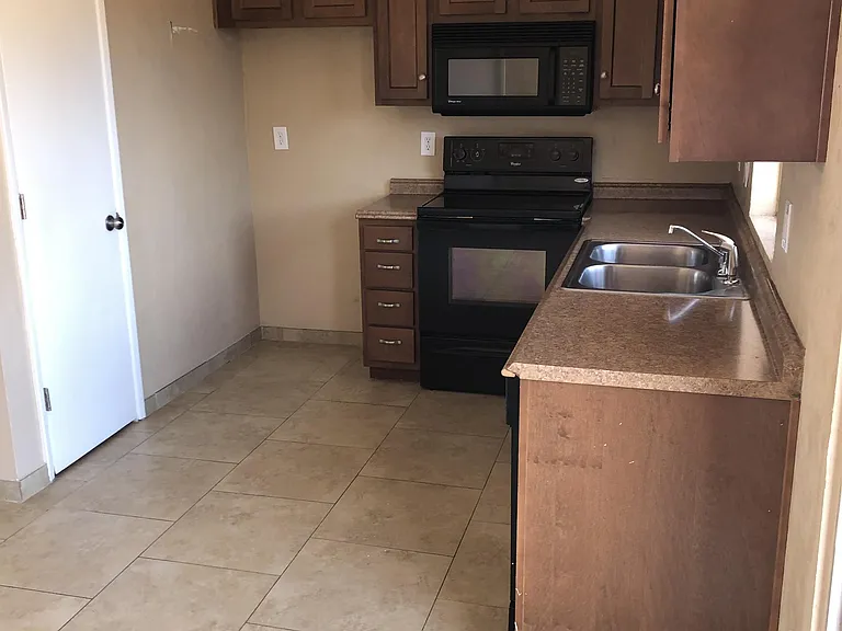 3639 S Atlin Ave — Photo 9
