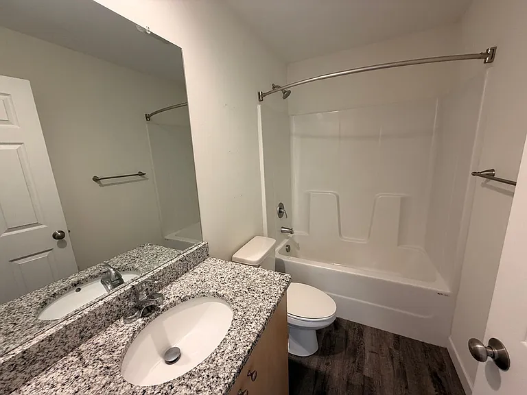 4008 Eugene Dr — Photo 6
