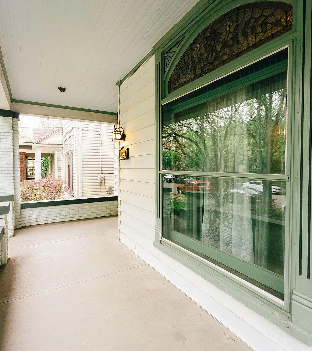 1324 Highland Ave — Photo 3