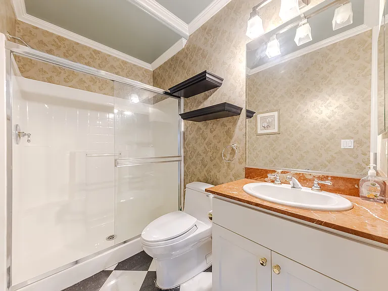 748 Locust St — Photo 14