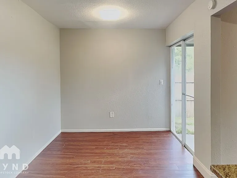 209 Banyan Ct — Photo 7